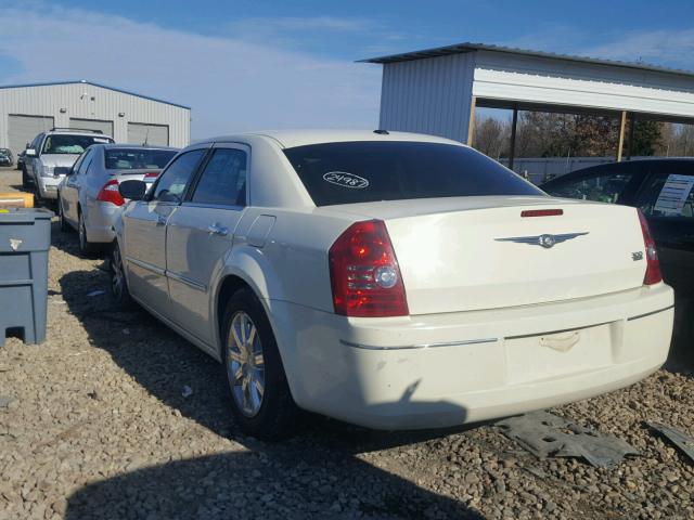 2C3CA5CVXAH221556 - 2010 CHRYSLER 300 TOURIN WHITE photo 3