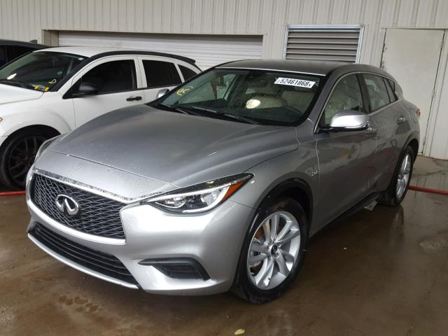 SJKCH5CPXJA046861 - 2018 INFINITI QX30 BASE SILVER photo 2