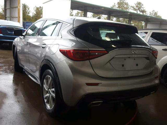 SJKCH5CPXJA046861 - 2018 INFINITI QX30 BASE SILVER photo 3