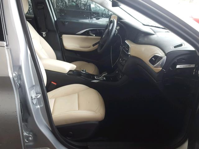 SJKCH5CPXJA046861 - 2018 INFINITI QX30 BASE SILVER photo 5