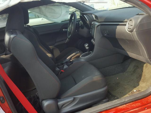 JTKJF5C71GJ026127 - 2016 TOYOTA SCION TC 红色 照片 5