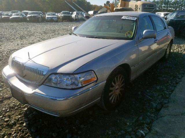 1LNHM83W64Y614088 - 2004 LINCOLN TOWN CAR U SILVER photo 2