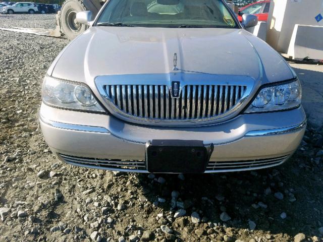 1LNHM83W64Y614088 - 2004 LINCOLN TOWN CAR U SILVER photo 9