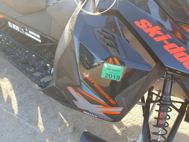 2BPSUWFA1FV000059 - 2015 SKI DOO RENEGADE BLACK photo 9