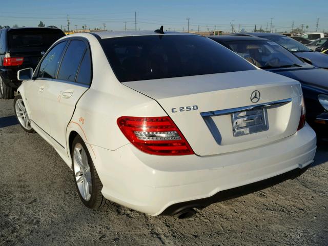 WDDGF4HB2CA604017 - 2012 MERCEDES-BENZ C 250 WHITE photo 3