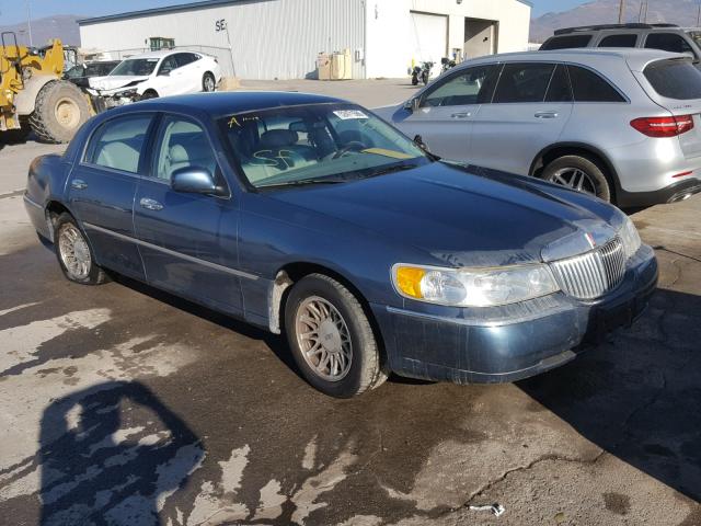 1LNHM82W72Y668692 - 2002 LINCOLN TOWN CAR S BLUE photo 1