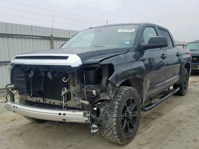 5TFEM5F18JX127689 - 2018 TOYOTA TUNDRA CRE BLACK photo 2