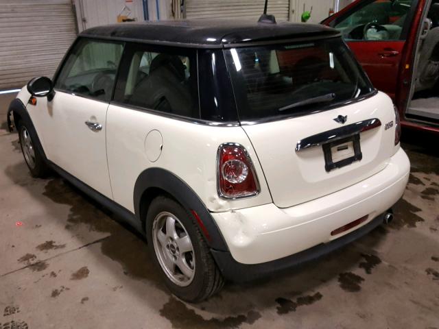 WMWSU3C51BTX97265 - 2011 MINI COOPER WHITE photo 3