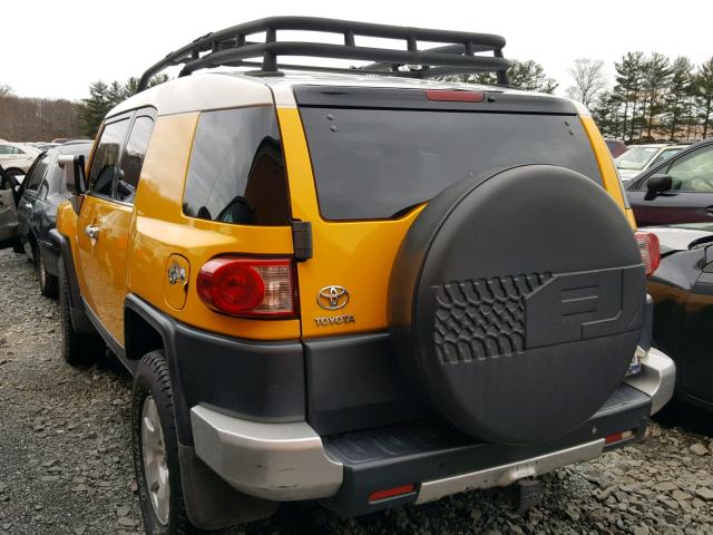 JTEBU11F270023467 - 2007 TOYOTA FJ CRUISER YELLOW photo 3