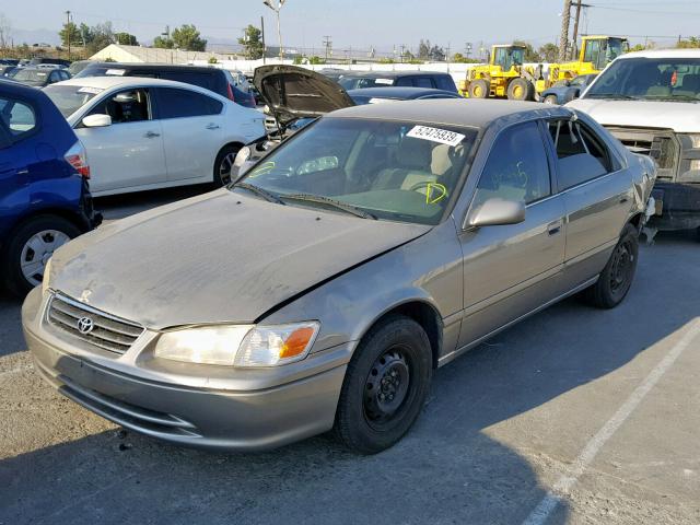 4T1BG22K0YU688144 - 2000 TOYOTA CAMRY CE TAN photo 2