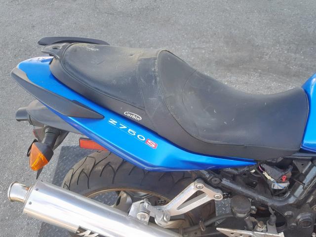 JKAZRDK135A000984 - 2005 KAWASAKI ZR750 K1 BLUE photo 6