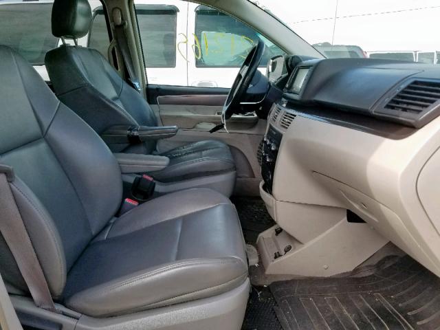 2V4RW3D15AR138415 - 2010 VOLKSWAGEN ROUTAN SE SILVER photo 5