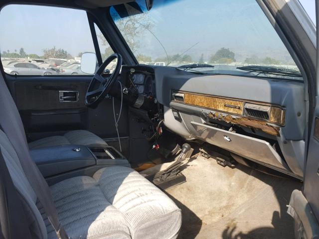 1GNEV16K0KF139459 - 1989 CHEVROLET SUBURBAN V SILVER photo 5