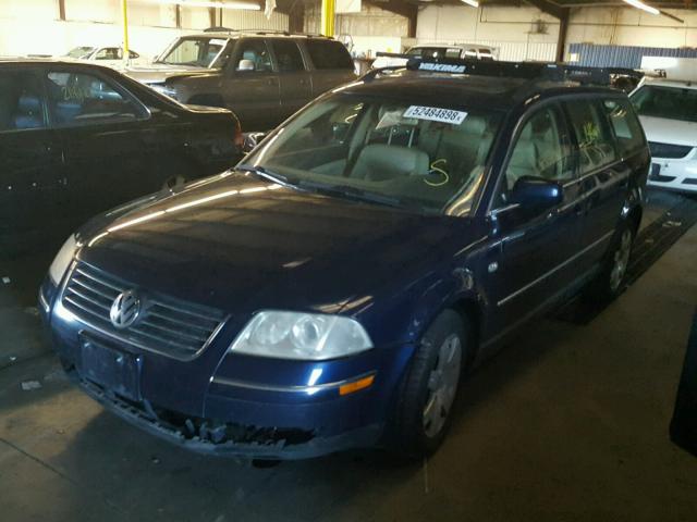 WVWYH63B73E061493 - 2003 VOLKSWAGEN PASSAT GLX BLUE photo 2