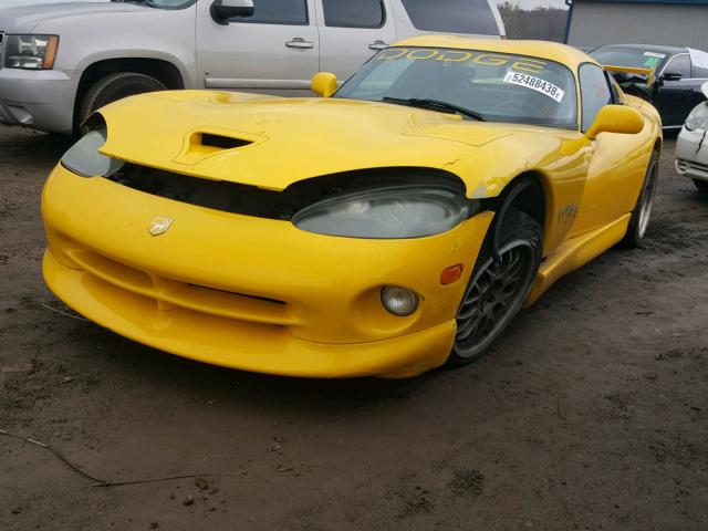 1B3ER69E42V102194 - 2002 DODGE VIPER GTS YELLOW photo 2