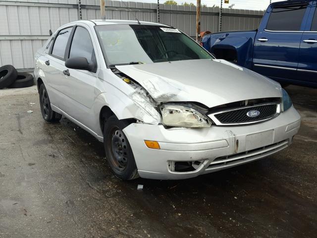 1FAHP34N77W247535 - 2007 FORD FOCUS ZX4 SILVER photo 1