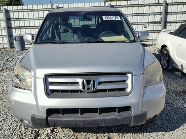 5FNYF18426B003572 - 2006 HONDA PILOT EX SILVER photo 9