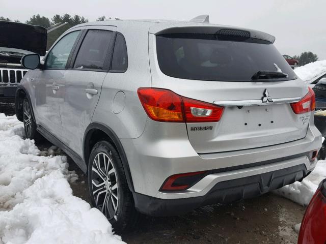 JA4AR3AW8JU012318 - 2018 MITSUBISHI OUTLANDER SILVER photo 3