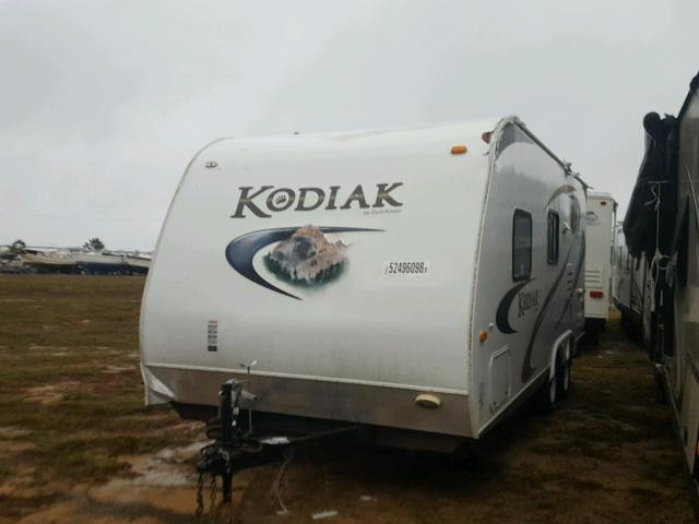 47CTS5L25BD311032 - 2011 DUTC KODIAK WHITE photo 2