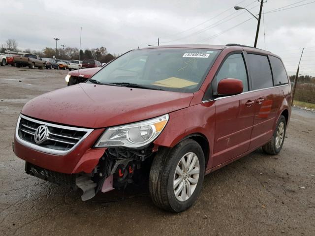 2C4RVABG7CR354083 - 2012 VOLKSWAGEN ROUTAN SE RED photo 2