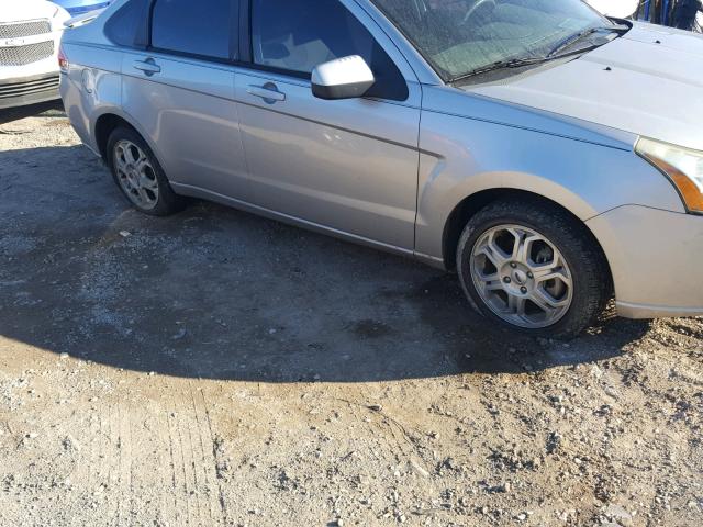 1FAHP36N79W116699 - 2009 FORD FOCUS SES SILVER photo 9