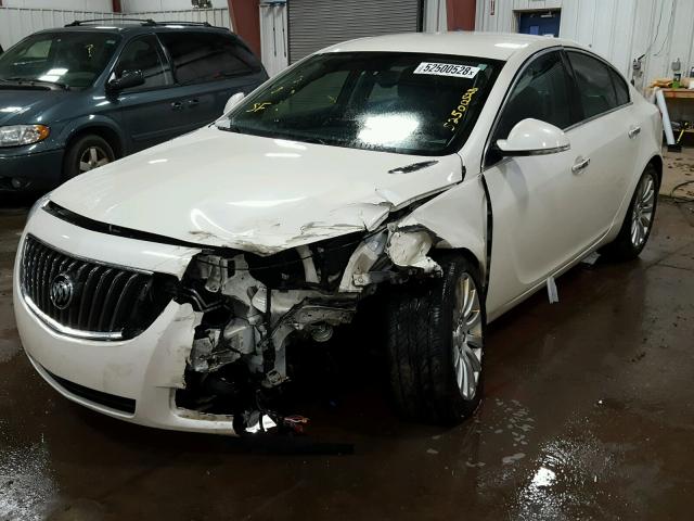 2G4GS5EV3C9213542 - 2012 BUICK REGAL PREM WHITE photo 2