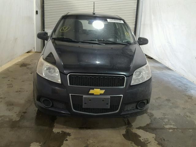 KL1TD66E19B612773 - 2009 CHEVROLET AVEO LS BLACK photo 9