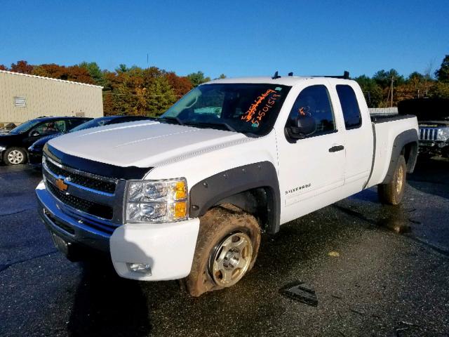 1GCRKSE31BZ219953 - 2011 CHEVROLET SILVERADO WHITE photo 2