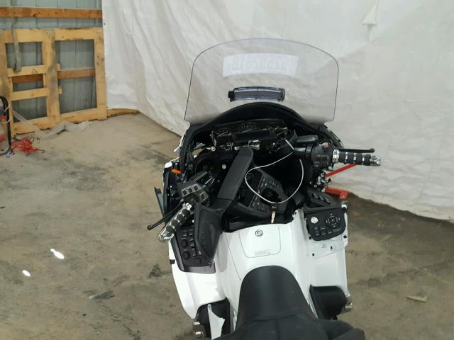 JH2SC68N9HK300047 - 2017 HONDA GL1800 ABS WHITE photo 5