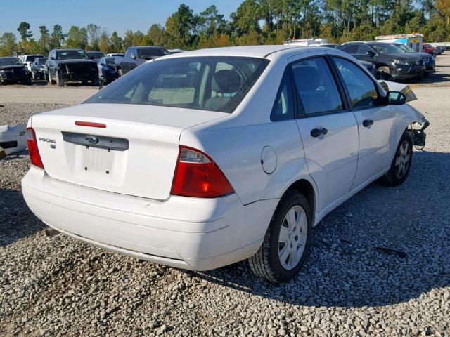 1FAFP34N87W128769 - 2007 FORD FOCUS ZX4 WHITE photo 4