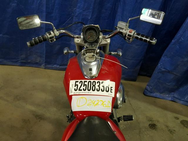 JS1VS56A552102316 - 2005 SUZUKI M50 BK5 RED photo 5