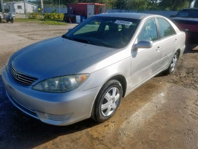 4T1BE32K55U024672 - 2005 TOYOTA CAMRY LE SILVER photo 2