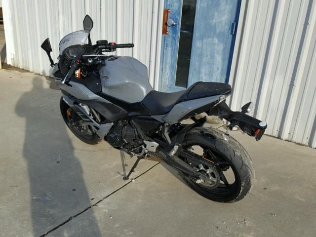 JKAEXEJ12JDA02751 - 2018 KAWASAKI EX650 J GRAY photo 3