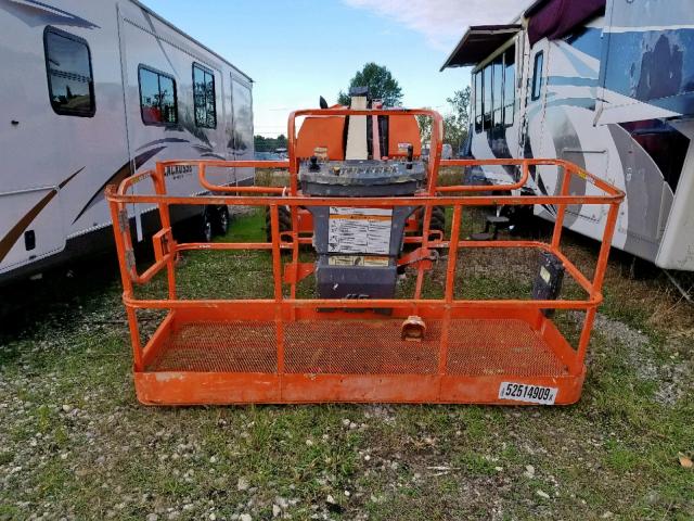 0300176548 - 2013 JLG 600S LIFT ORANGE photo 2