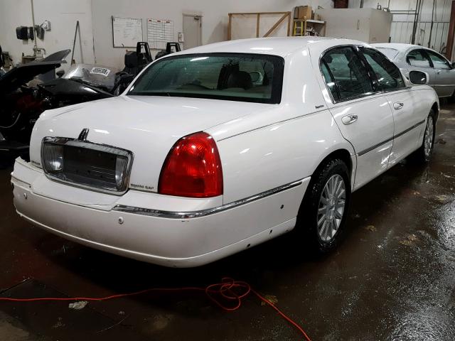 1LNHM82W43Y601632 - 2003 LINCOLN TOWN CAR S WHITE photo 4