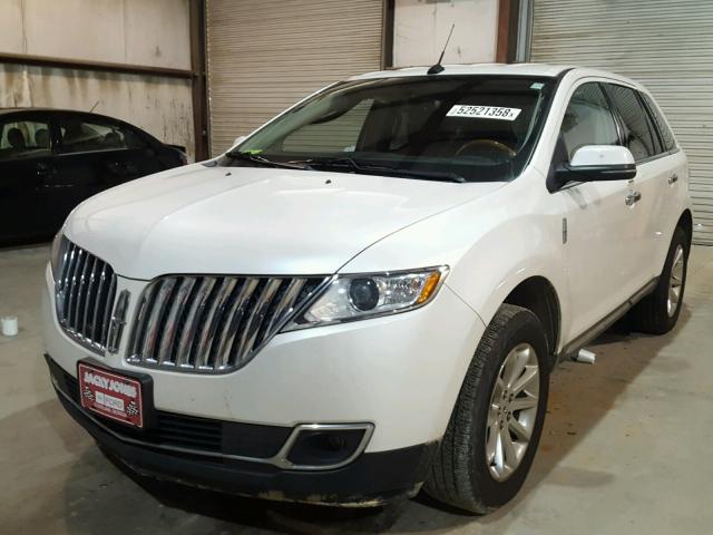 2LMDJ6JK7DBL30885 - 2013 LINCOLN MKX WHITE photo 2