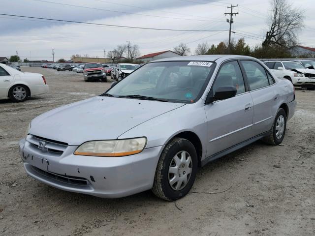 1HGCF86661A051859 - 2001 HONDA ACCORD VAL SILVER photo 2