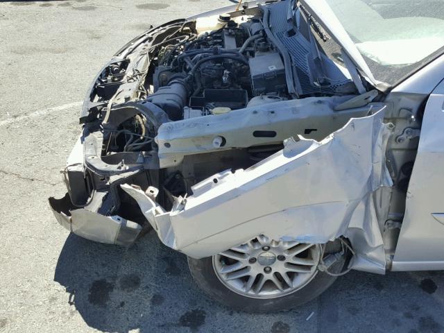 3FAFP37ZX3R148131 - 2003 FORD FOCUS ZX5 SILVER photo 9
