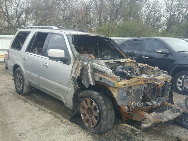 5LMFU28R63LJ46170 - 2003 LINCOLN NAVIGATOR Күміс фото 1