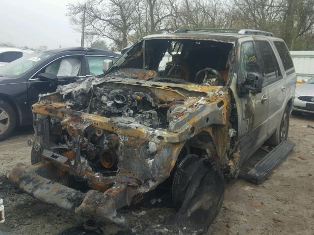 5LMFU28R63LJ46170 - 2003 LINCOLN NAVIGATOR Күміс фото 2