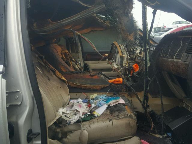 5LMFU28R63LJ46170 - 2003 LINCOLN NAVIGATOR Күміс фото 5