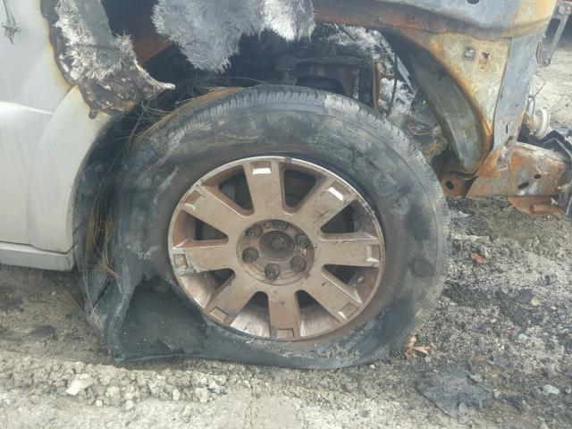 5LMFU28R63LJ46170 - 2003 LINCOLN NAVIGATOR Күміс фото 9