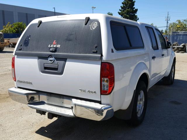 1N6AD07W08C416723 - 2008 NISSAN FRONTIER C WHITE photo 4