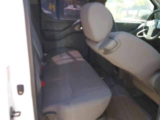 1N6AD07W08C416723 - 2008 NISSAN FRONTIER C WHITE photo 6