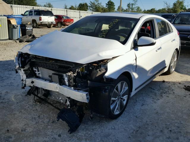 KMHC05LC3HU030352 - 2017 HYUNDAI IONIQ HEV WHITE photo 2