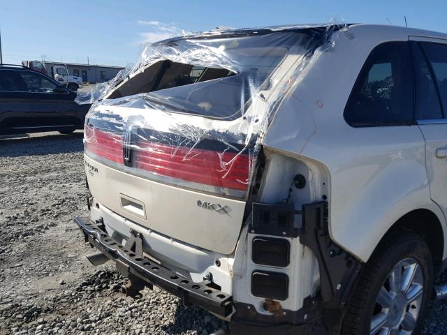 2LMDU68C57BJ32817 - 2007 LINCOLN MKX WHITE photo 9