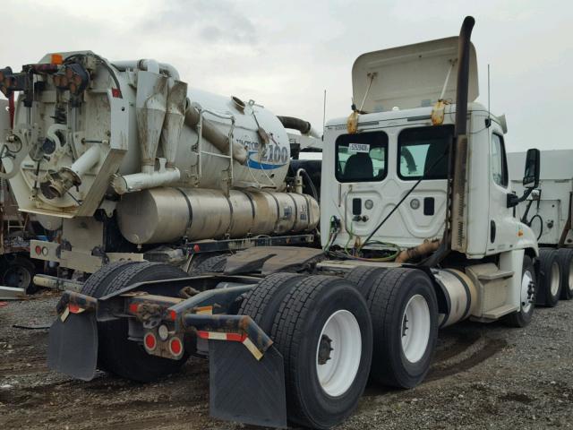 1FUJGEDV5CSBD3162 - 2012 FREIGHTLINER CASCADIA 1 WHITE photo 4