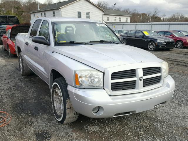 1D7HW48N06S689923 - 2006 DODGE DAKOTA QUA SILVER photo 1