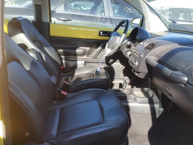 3VWPG3AG6AM015945 - 2010 VOLKSWAGEN NEW BEETLE 黄色 照片 5