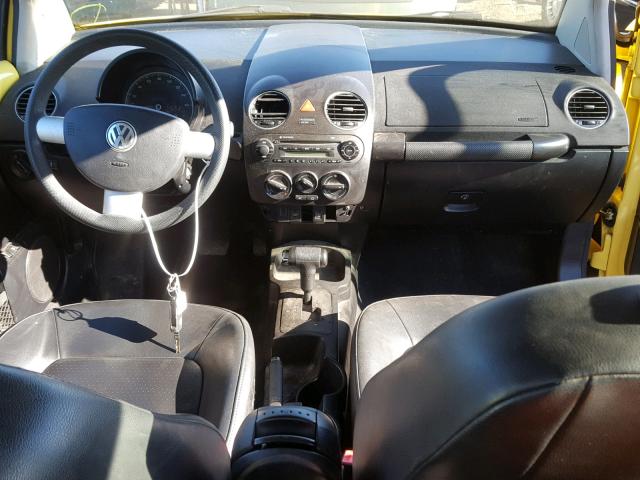 3VWPG3AG6AM015945 - 2010 VOLKSWAGEN NEW BEETLE 黄色 照片 9